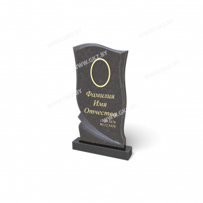 Вертикальный памятник из черного гранита с волнообразным верхним краем и декоративной диагональной линией внизу стелы